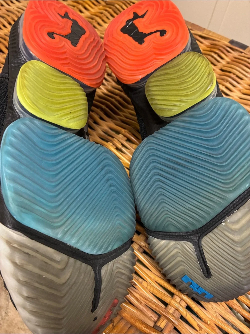 Nike LeBron XVI —I promise - Picture 5 of 8
